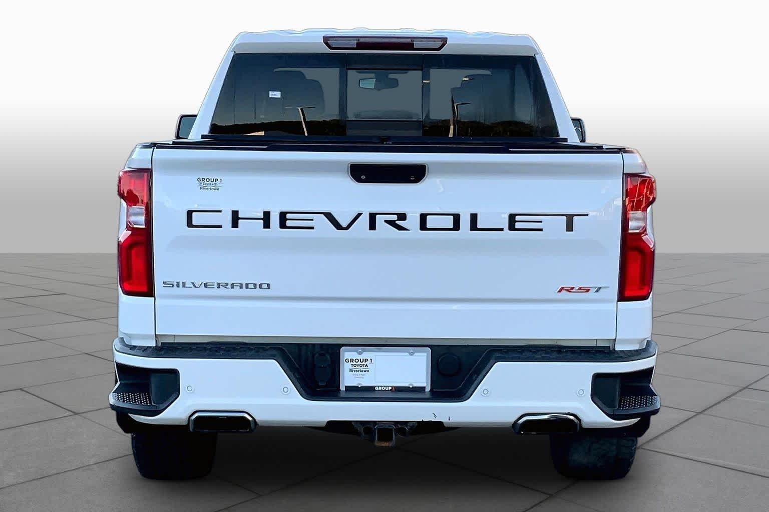 Used 2019 Summit White Chevrolet RST image 4