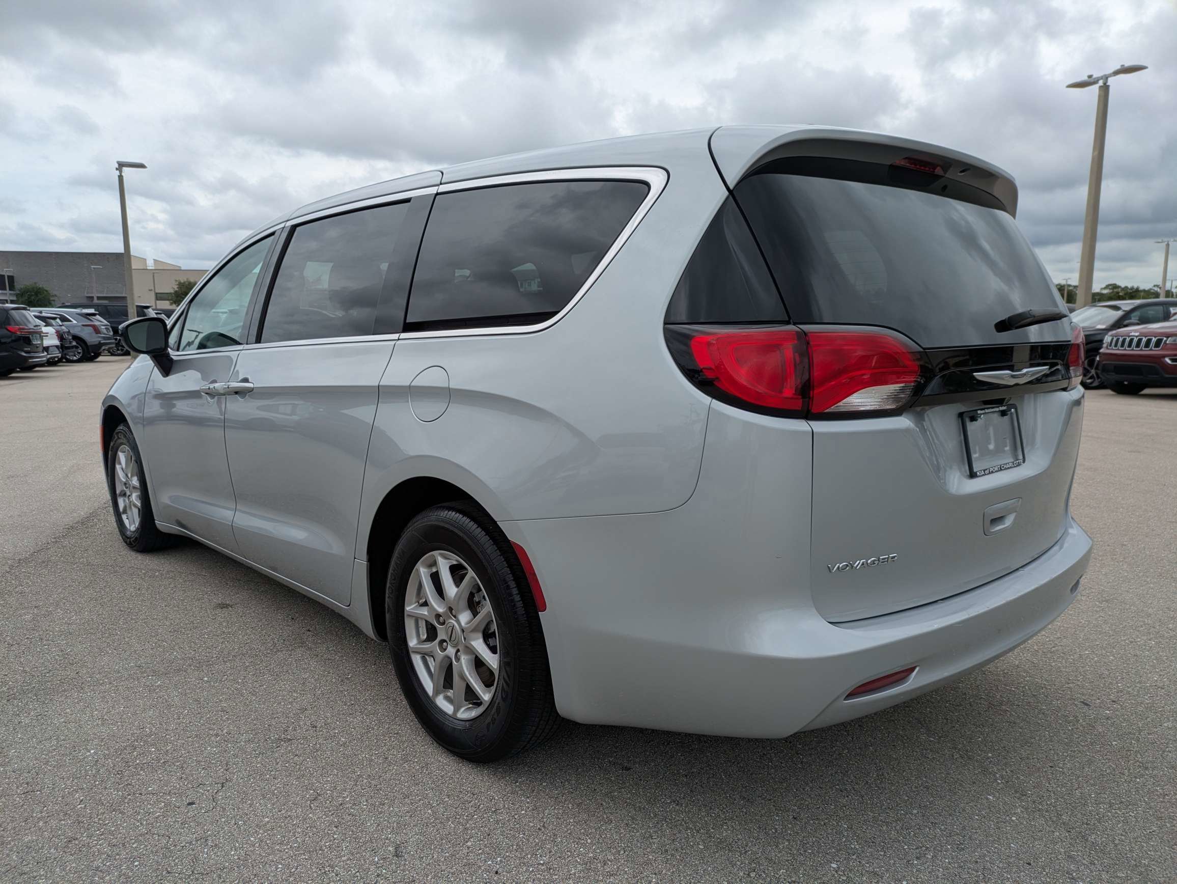 Used 2024 Silver Mist Clearcoat Chrysler LX image 7