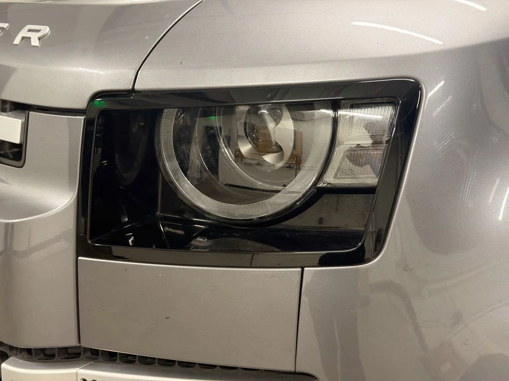 Used 2021 Eiger Grey Metallic Land Rover SE image 31