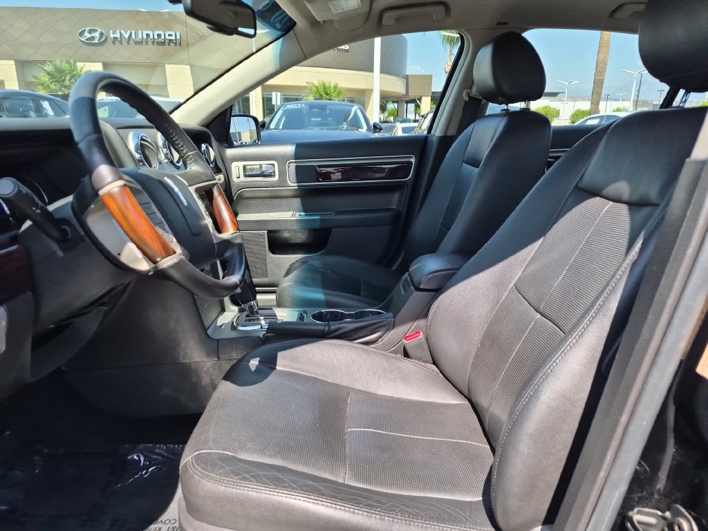 Used 2008 Black Lincoln Base image 15