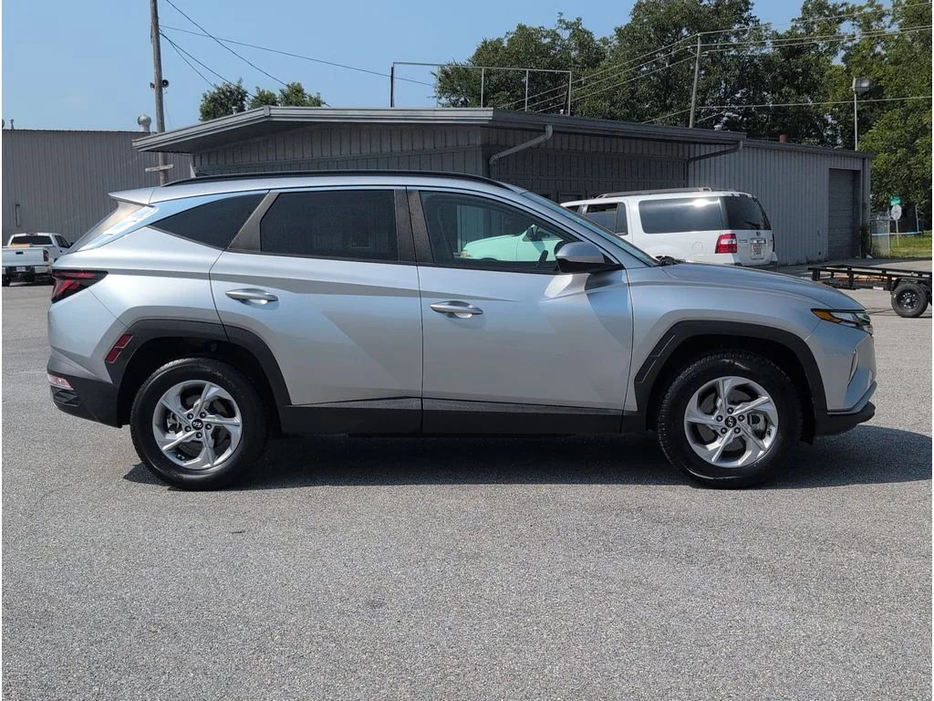 Used 2024 SILVER Hyundai SEL AWD image 6