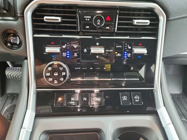 Used 2025 White Nissan Platinum Reserve image 30
