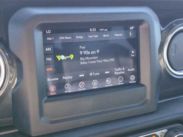 Used 2021 White Jeep Unlimited Sahara Altitude image 21