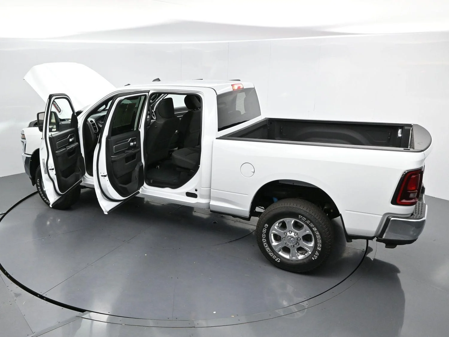 Used 2025 White Ram Big Horn image 40