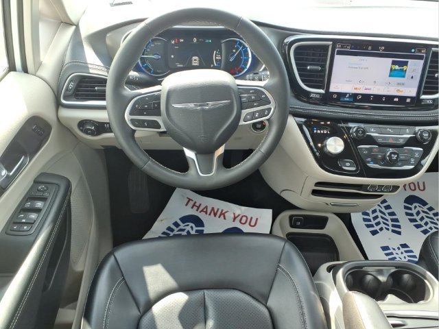 Used 2024  Chrysler Hybrid Select image 4