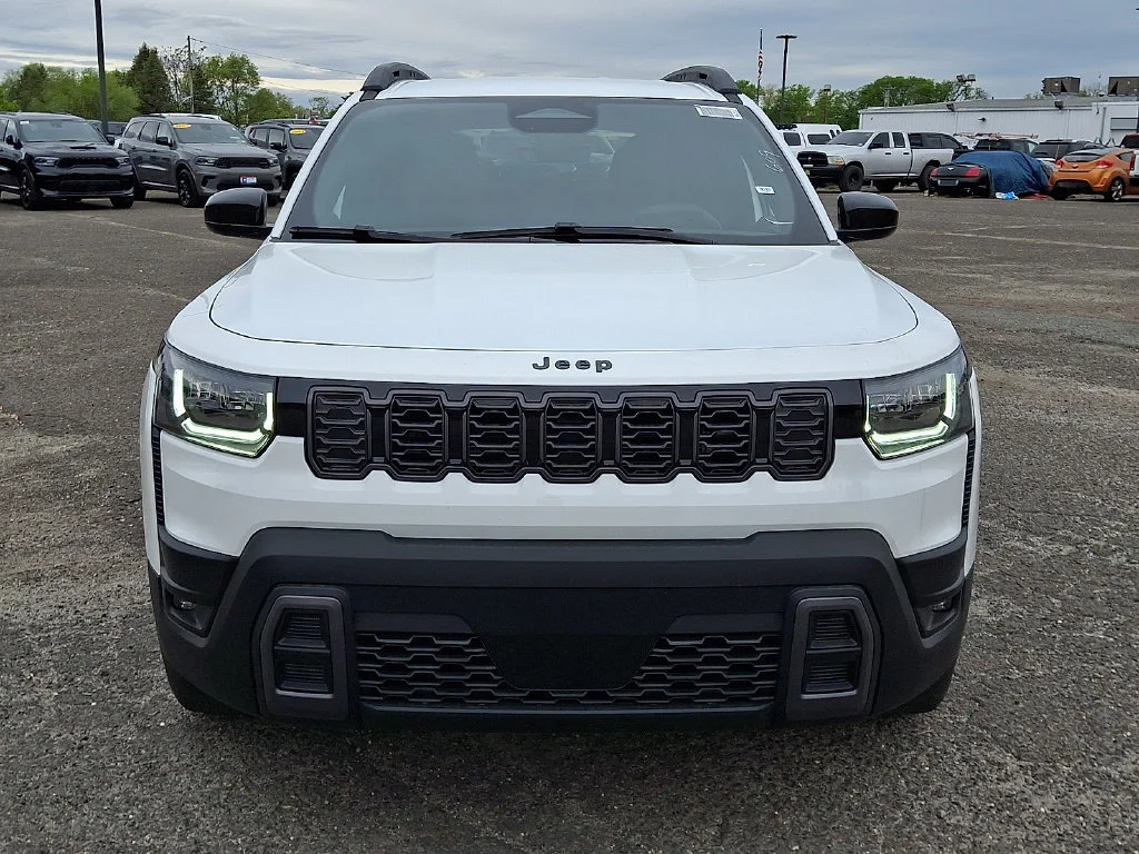 New 2026 Bright White Clear-Coat Exterior Paint Jeep Laredo image 2