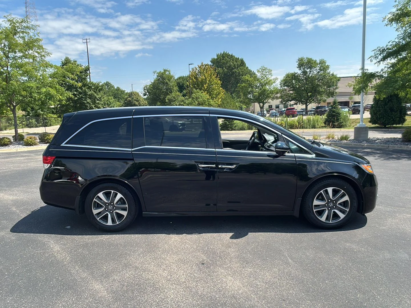 Used 2016 Crystal Black Pearl Honda Touring image 9
