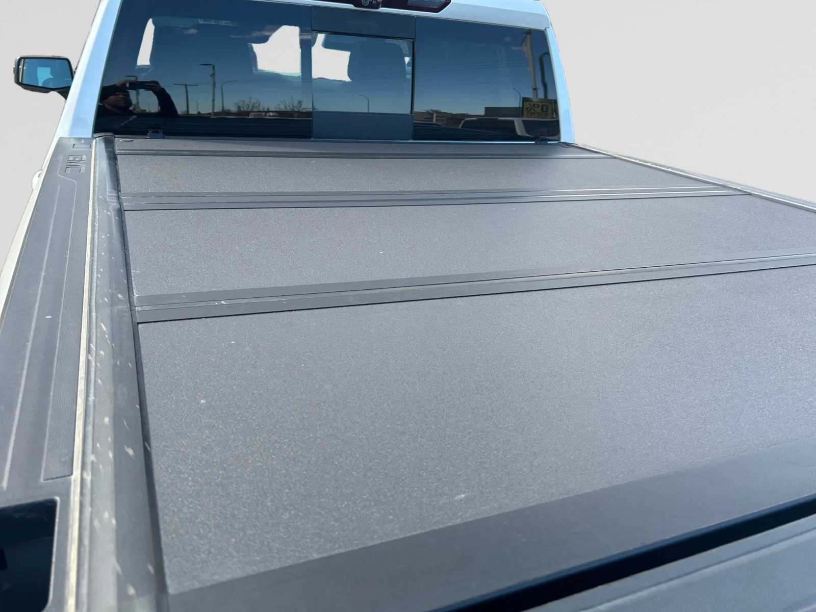 Used 2022 White GMC AT4 Crew Cab image 10