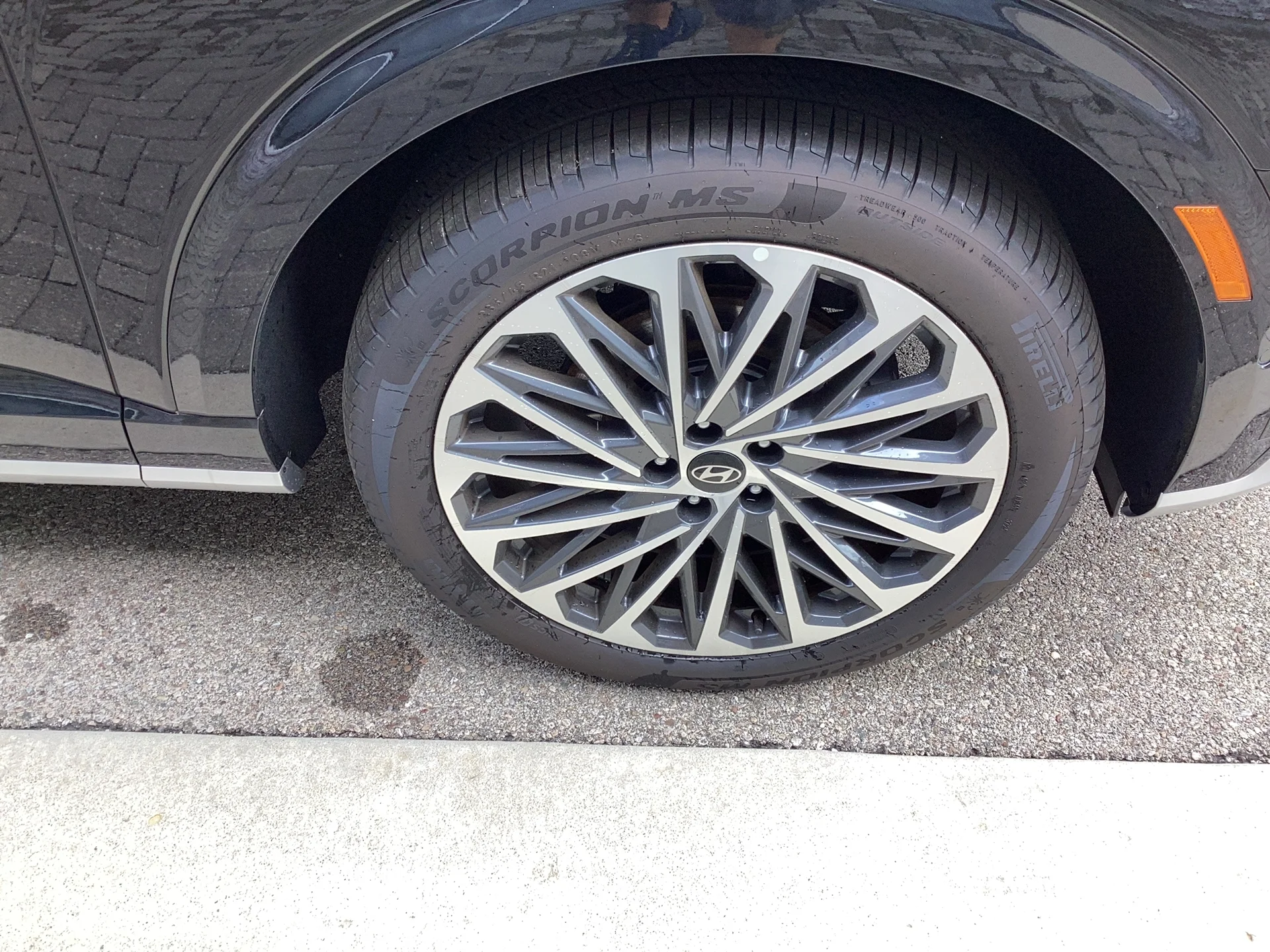 New 2026 Abyss Black Pearl Hyundai Calligraphy image 6