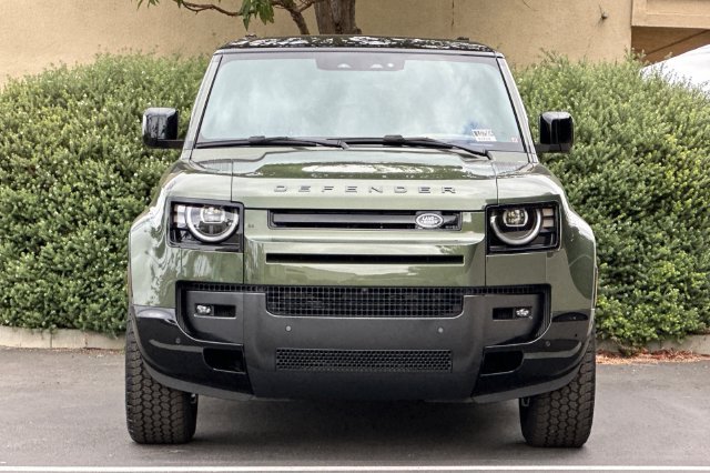 New 2026 Woolstone Green Land Rover X-Dynamic SE image 8