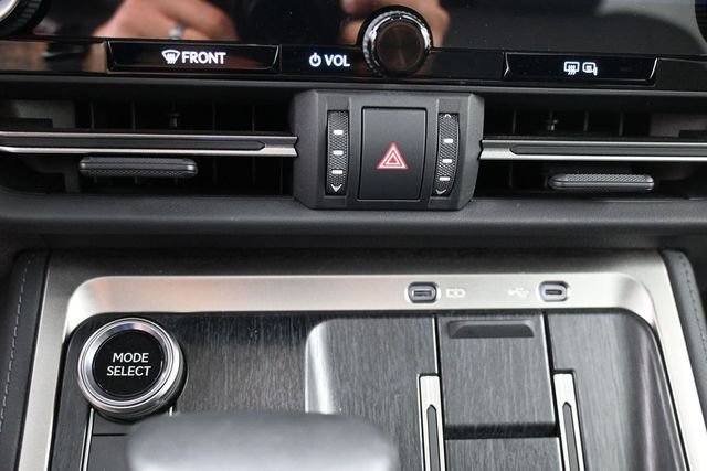 Used 2024 White Lexus 550 Premium image 40
