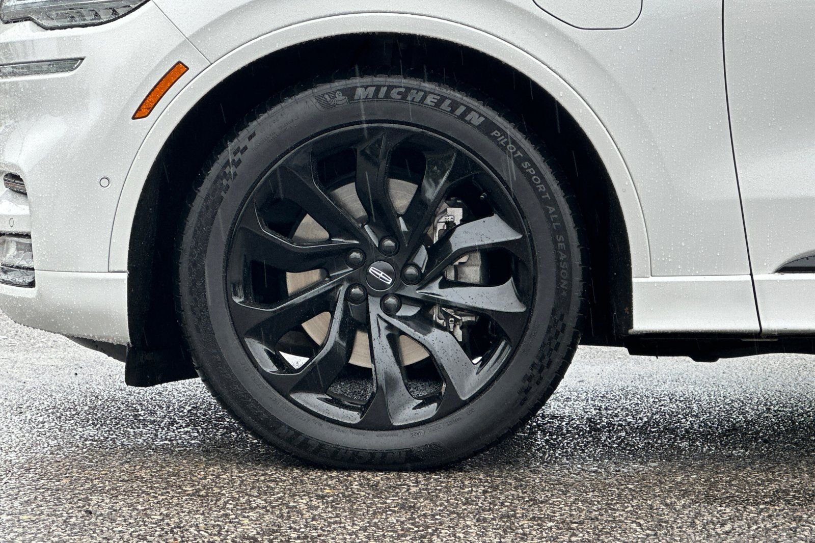 Used 2020 White Lincoln Grand Touring image 27