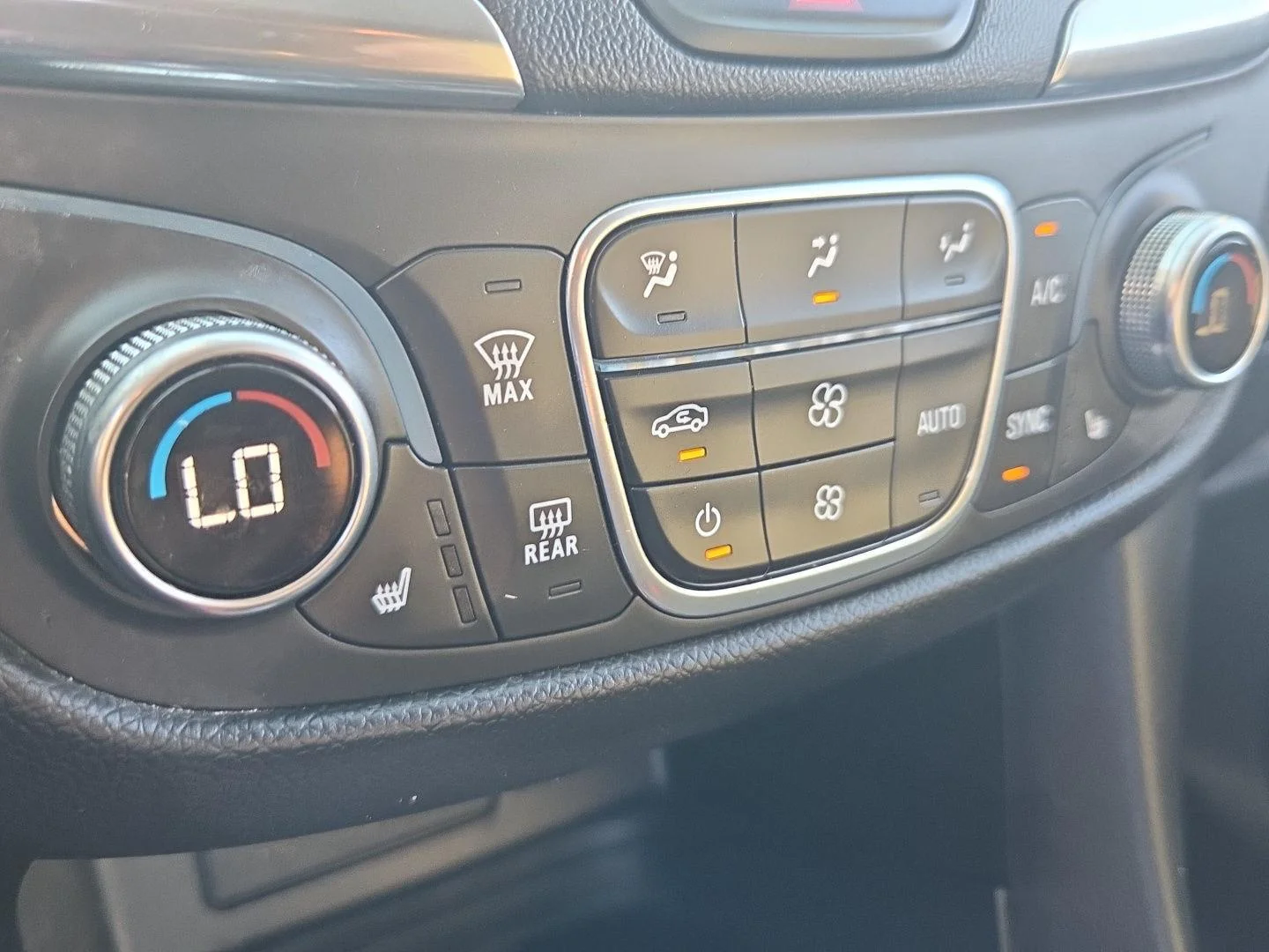 Used 2019 MOSAIC BLACK METALLIC Chevrolet LT image 15