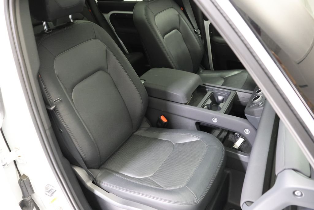 Used 2023 Fuji White Land Rover X-Dynamic SE image 40