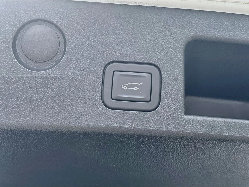 Used 2026 White GMC Elevation image 15