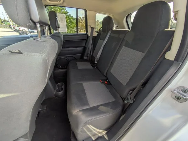 Used 2014 Bright White Clearcoat Jeep Sport image 14