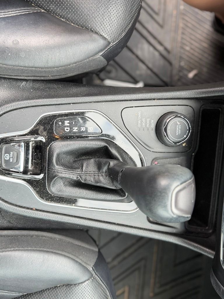 Used 2019 Gray Jeep Limited image 28