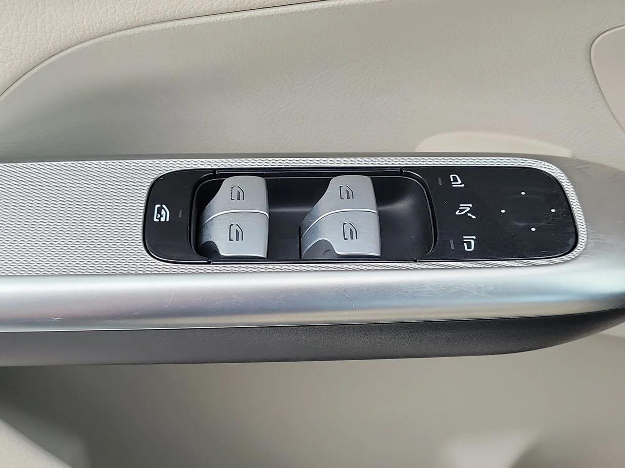 Certified Used 2023 White Mercedes-Benz GLC 300 image 27