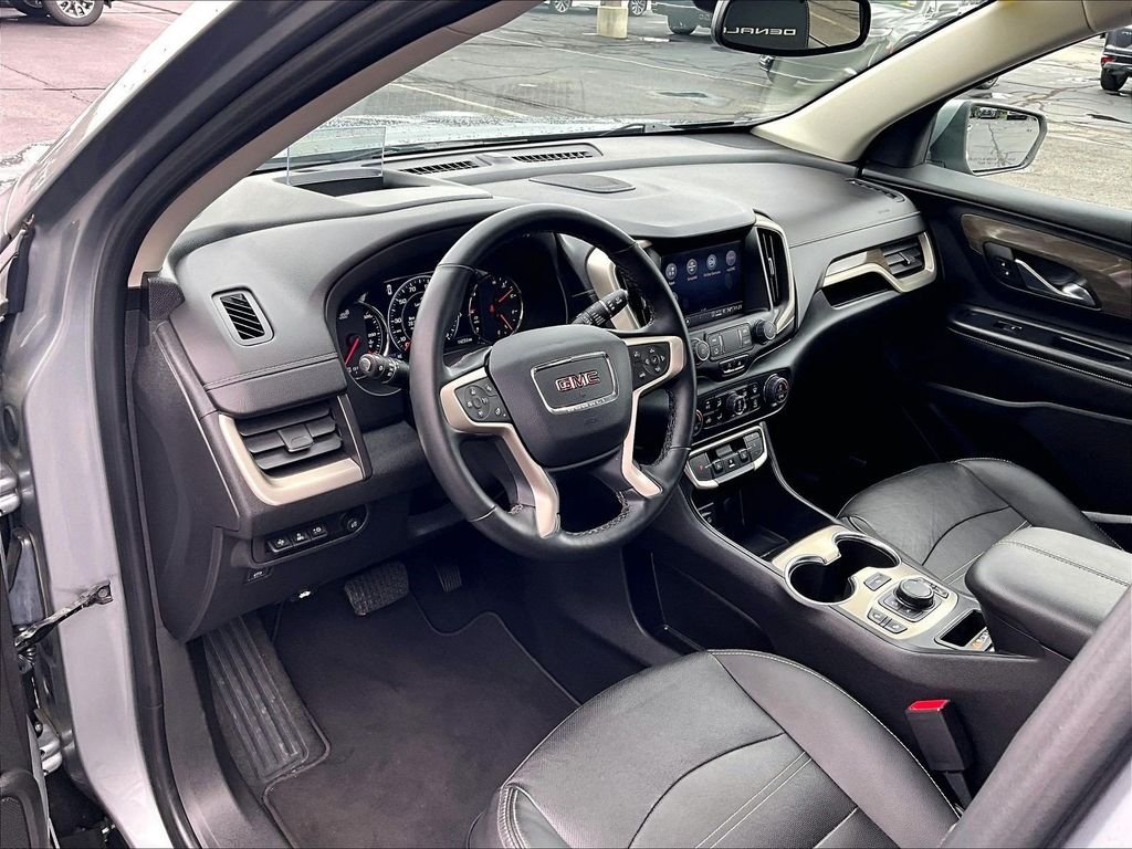 Used 2023 Silver GMC Denali image 8