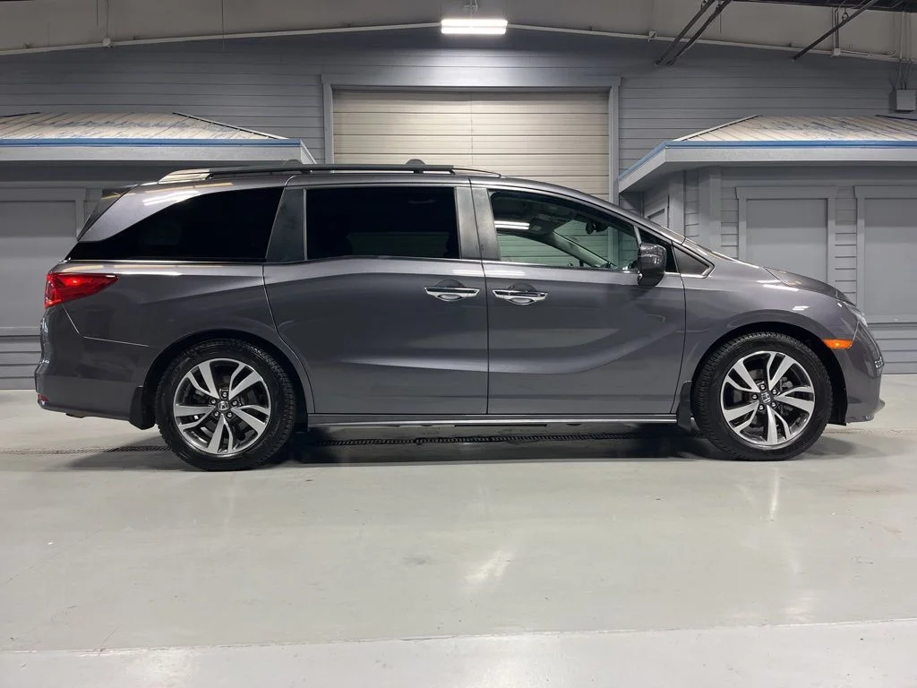 Used 2022 Modern Steel Metallic Honda Touring image 8