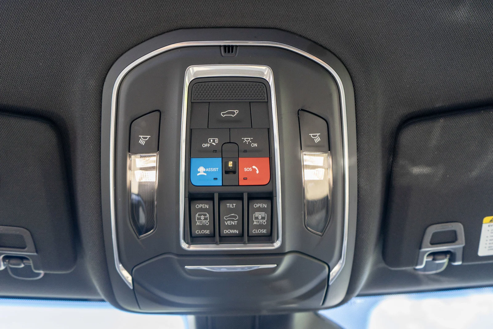 Used 2023 Diamond Black Crystal Pearlcoat Jeep Limited image 24