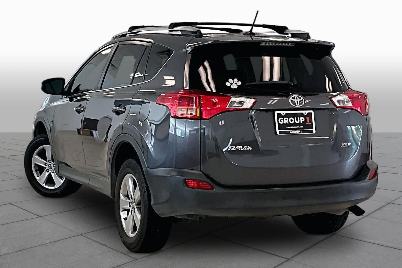 Used 2015 Magnetic Gray Metallic Toyota XLE image 11