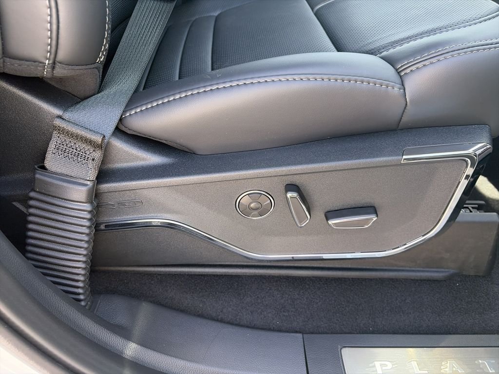 New 2026 Star White Metallic Tri-Coat Ford Platinum® image 34