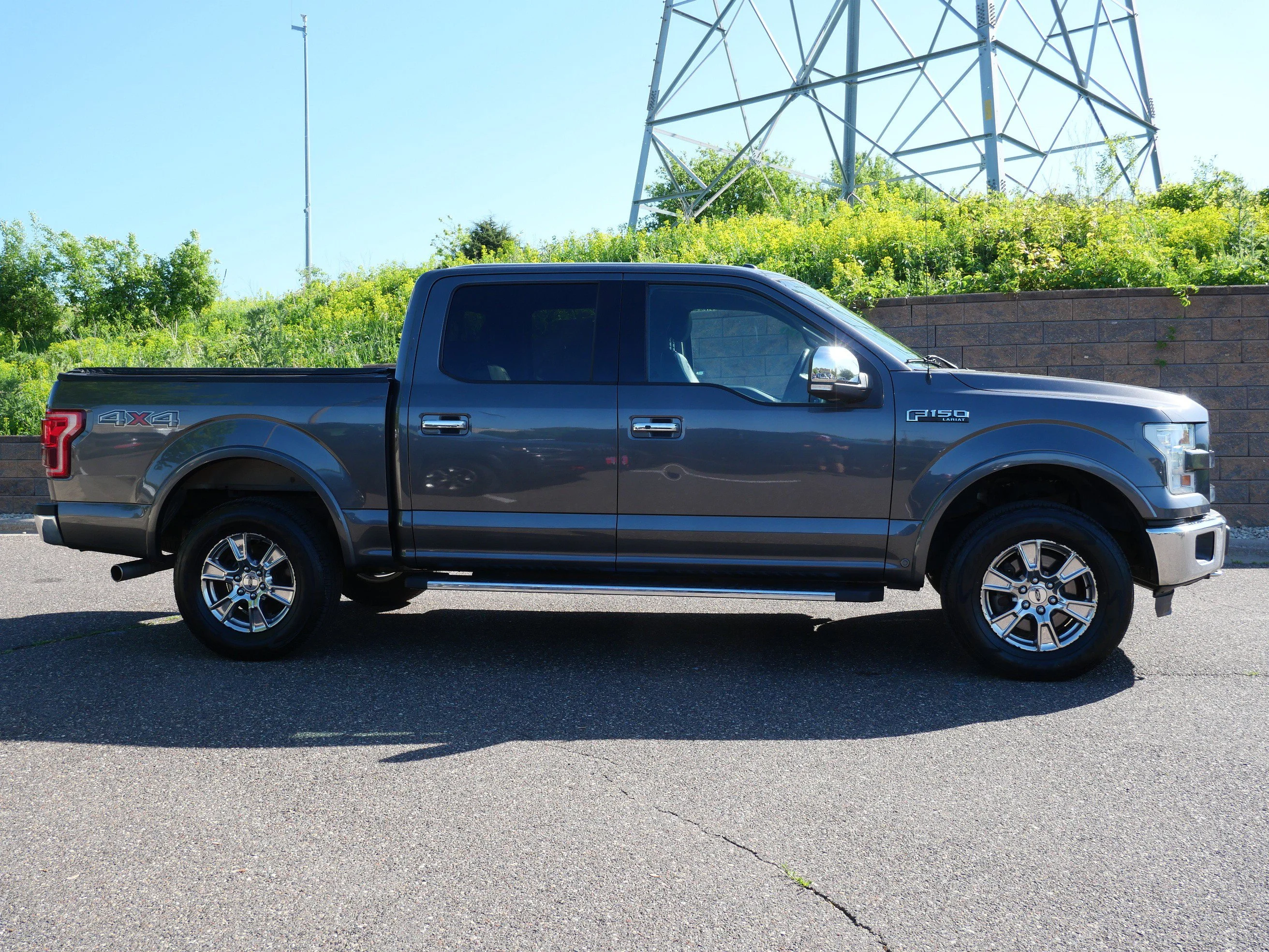 Used 2015 Magnetic Metallic Ford Lariat image 7