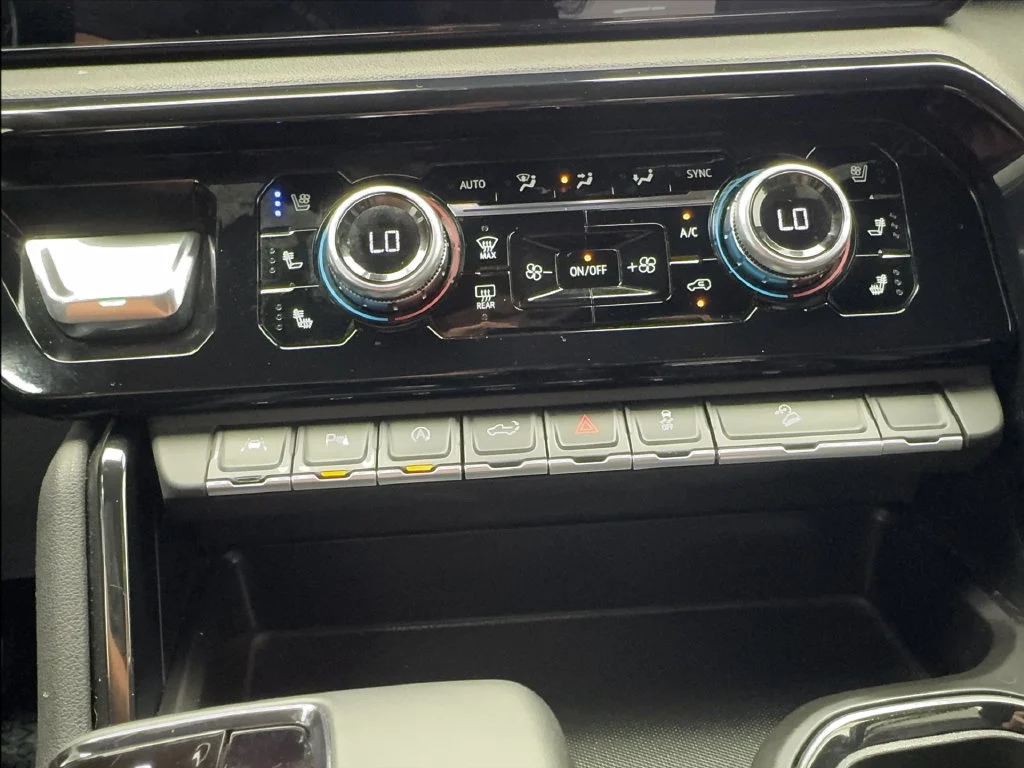 Used 2025 White GMC AT4 image 56