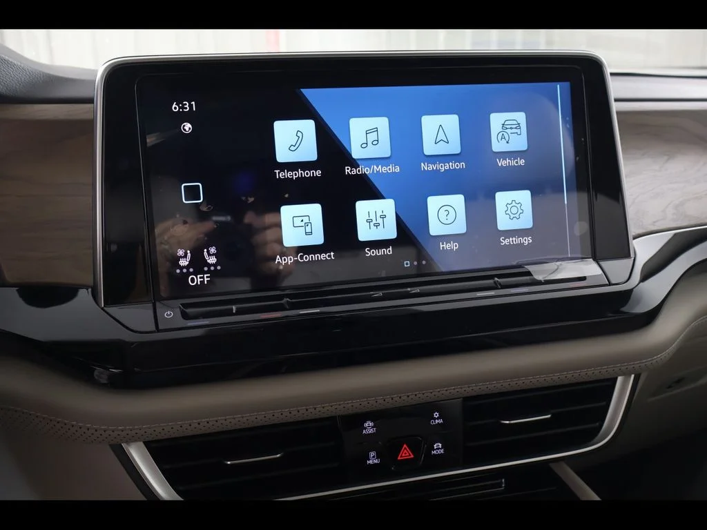 New 2026 Green Volkswagen 2.0T SE w/Technology image 19