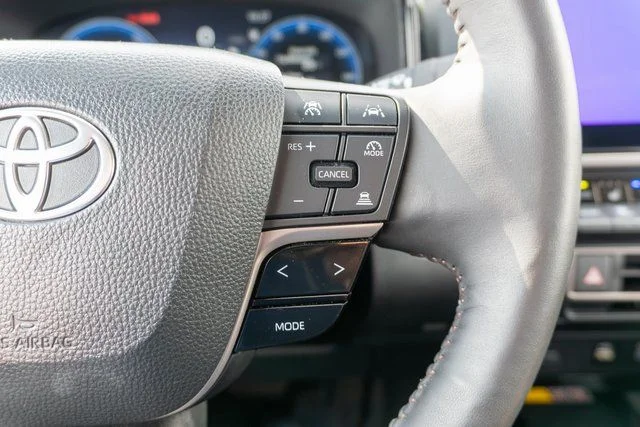 Used 2025 Pearl Toyota XLE image 29