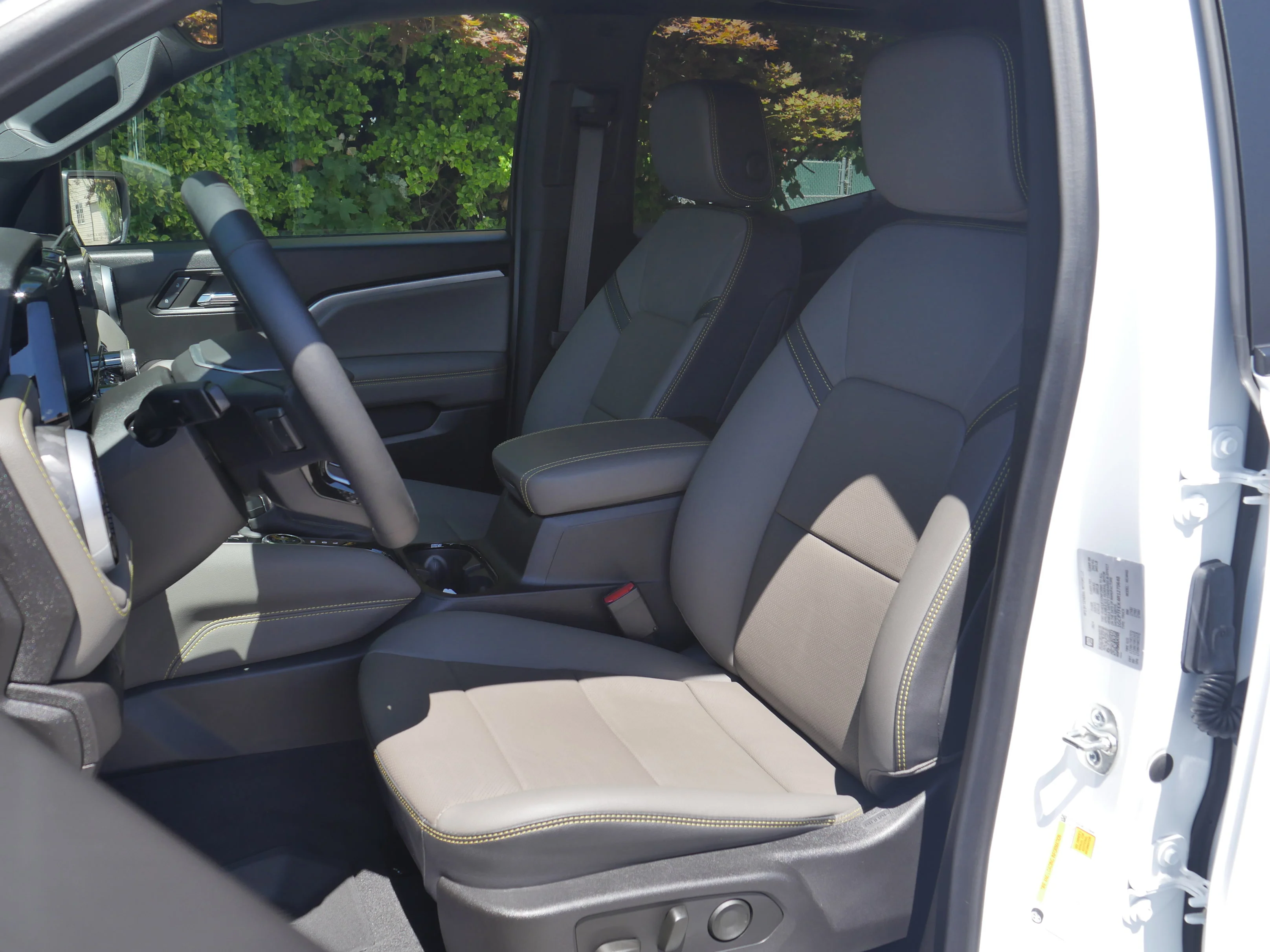 Used 2024 Summit White Chevrolet 4WD ZR2 image 27