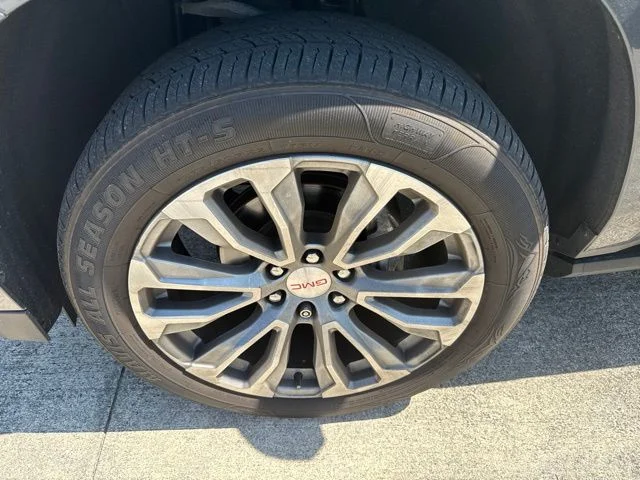 Used 2021 Green GMC Denali image 7
