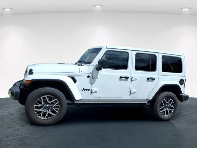 Used 2025 White Jeep Sahara image 4