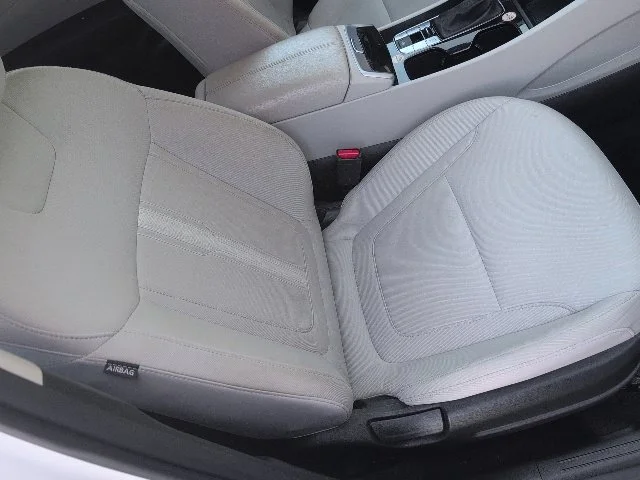 Used 2025 White Hyundai SEL image 10
