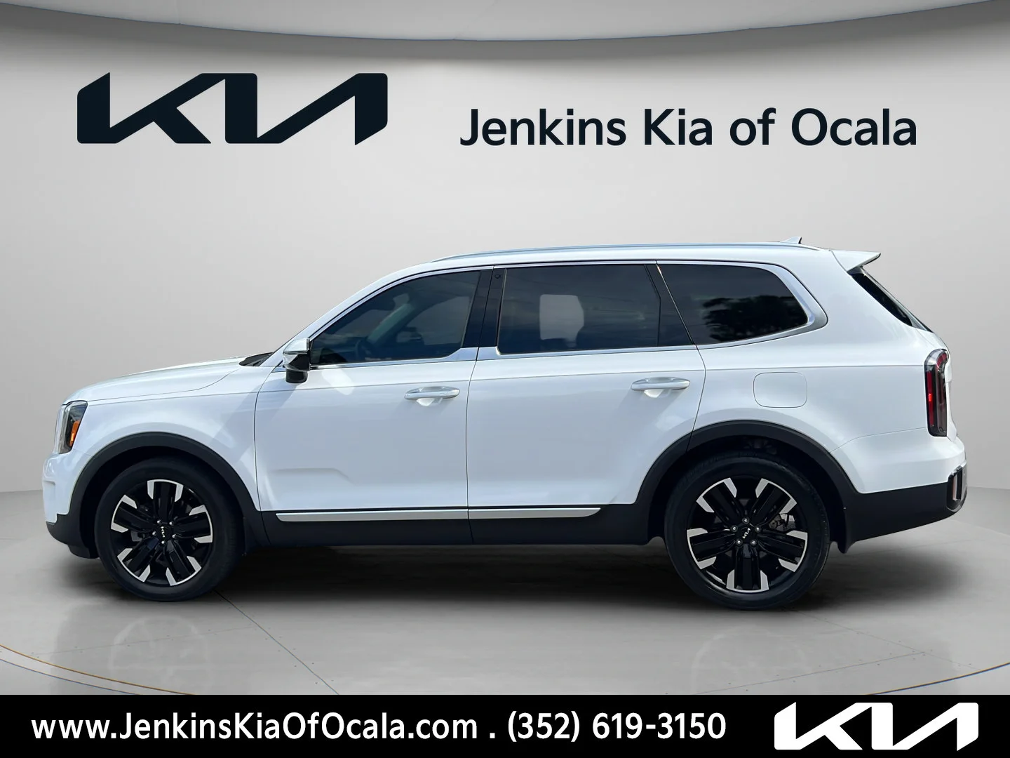 Used 2024 Glacial White Pearl Kia SX Prestige image 6