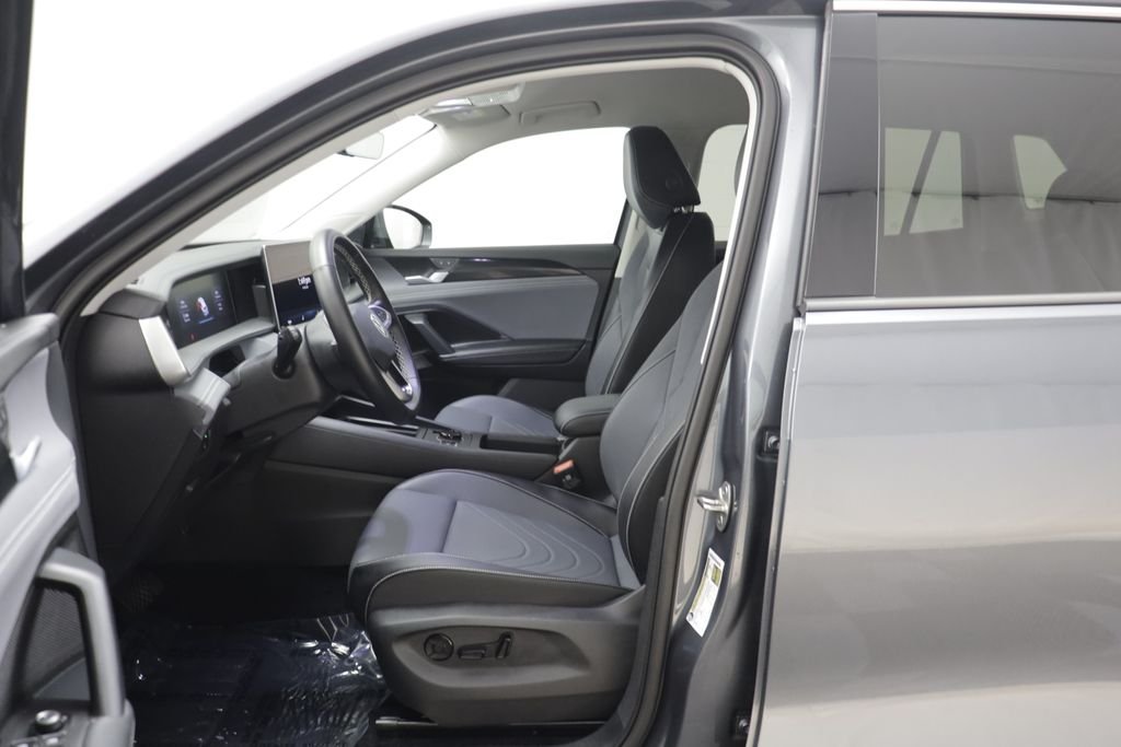 Used 2026 Gray Volkswagen 2.0T SE image 5