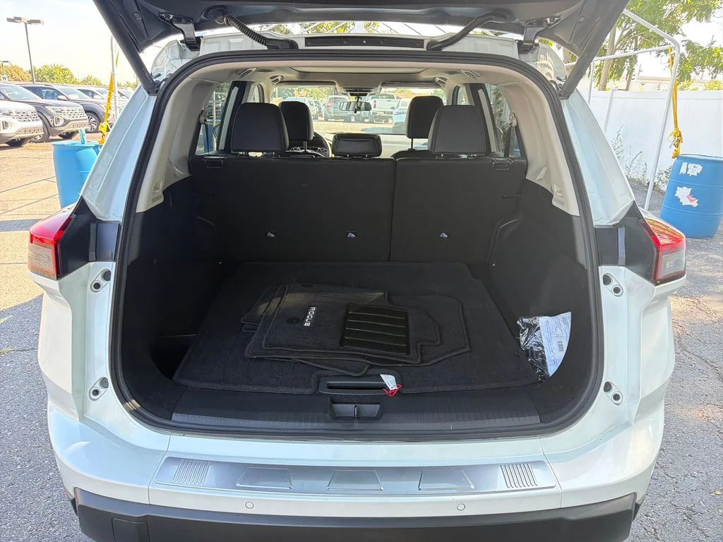 Used 2025 White Nissan SV image 30