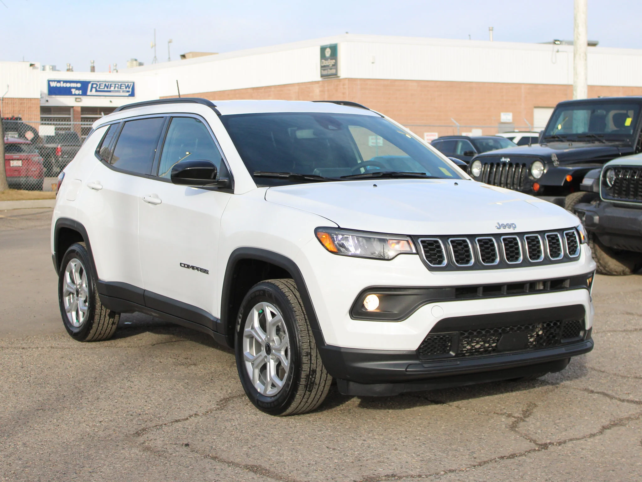 Certified Used 2025 White Jeep North * No Accidents | Heated Seats | Apple CarPlay | Remote Start | Forward Collision Warning image 9