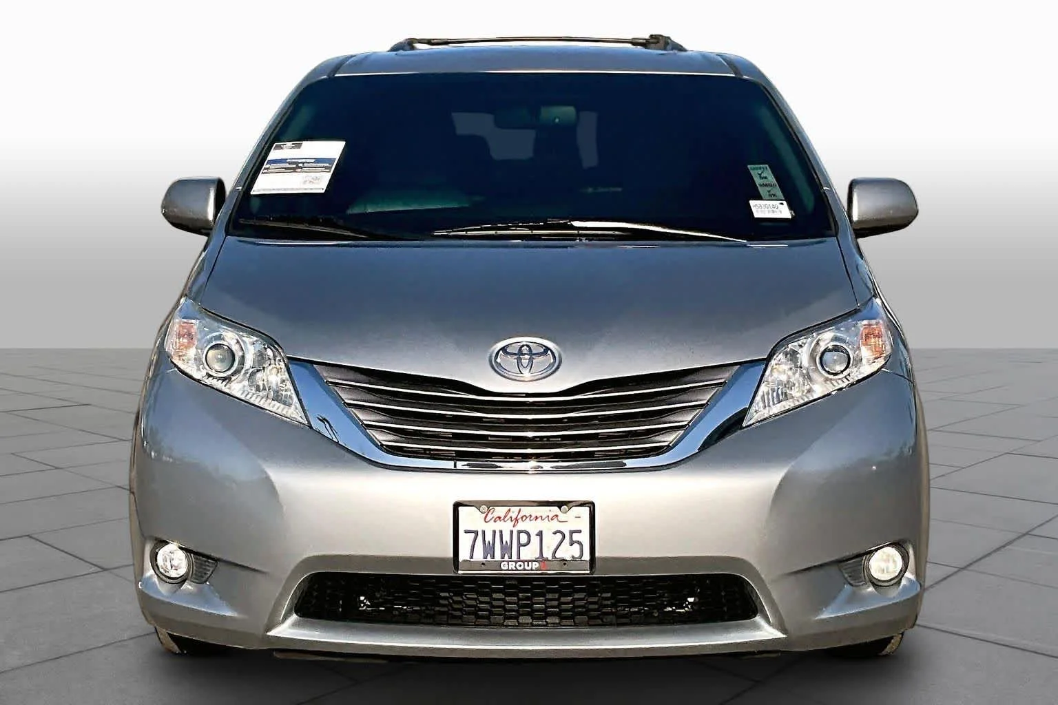 Used 2017 Silver Sky Metallic Toyota XLE Auto Access Seat image 3
