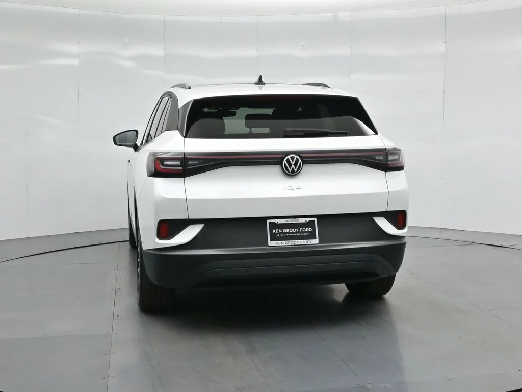 Used 2024 White Volkswagen S image 26