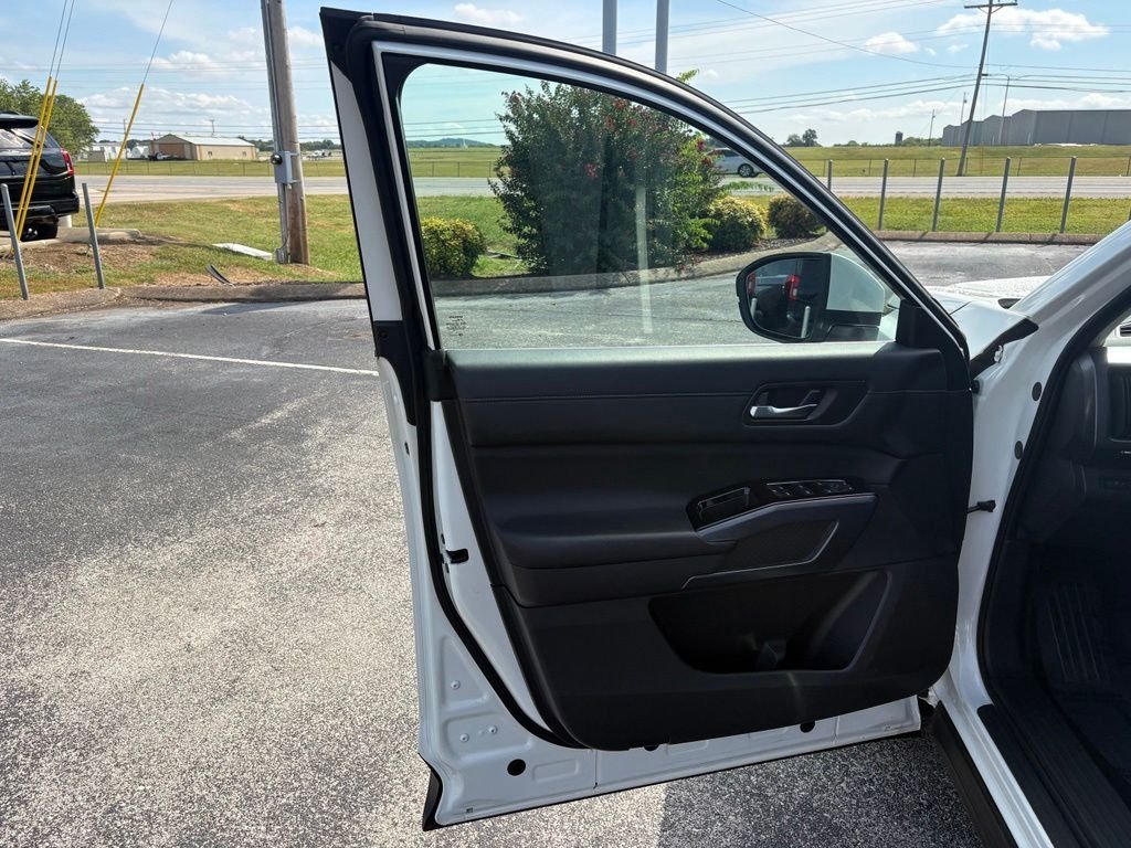 Used 2023 White Nissan SL image 13