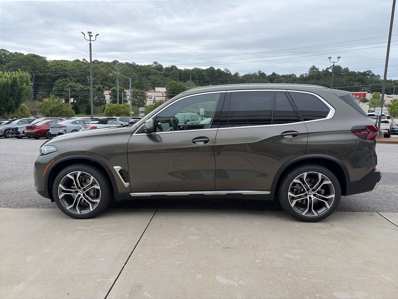 New 2026 Manhattan Green Metallic BMW xDrive40i image 5