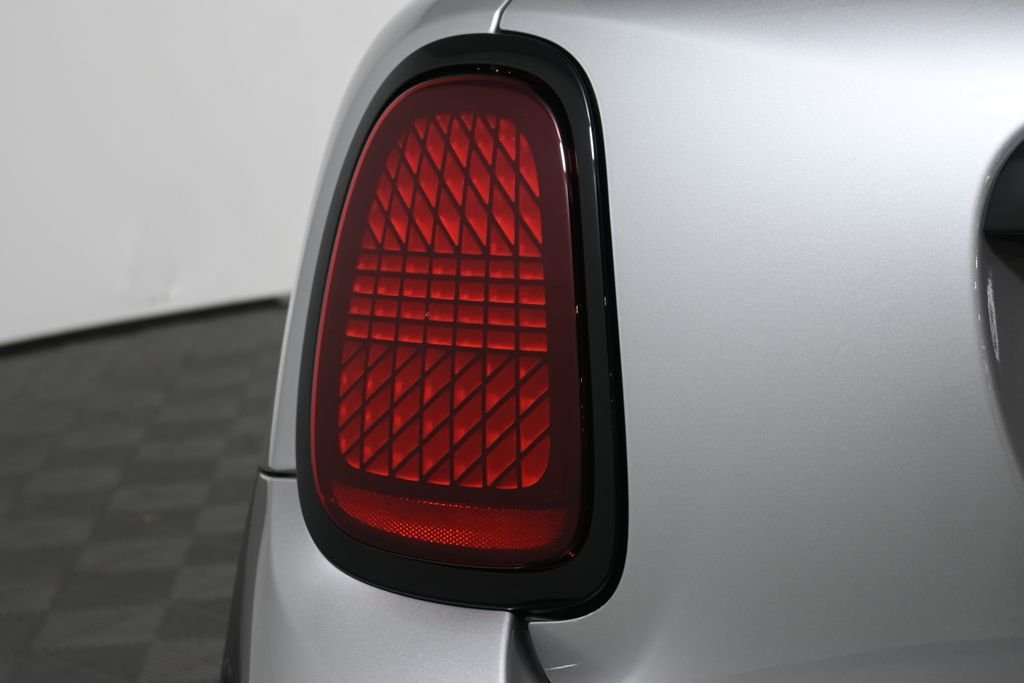 New 2026 Silver MINI Signature Plus image 18