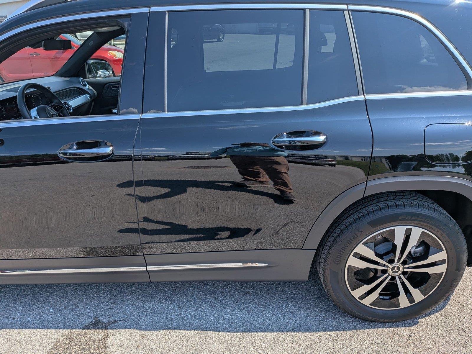 Used 2025 Night Black Mercedes-Benz GLB 250 image 29