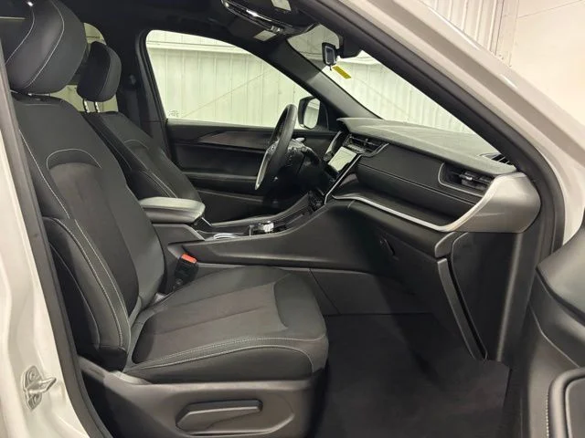 Used 2025 White Jeep Laredo X image 21