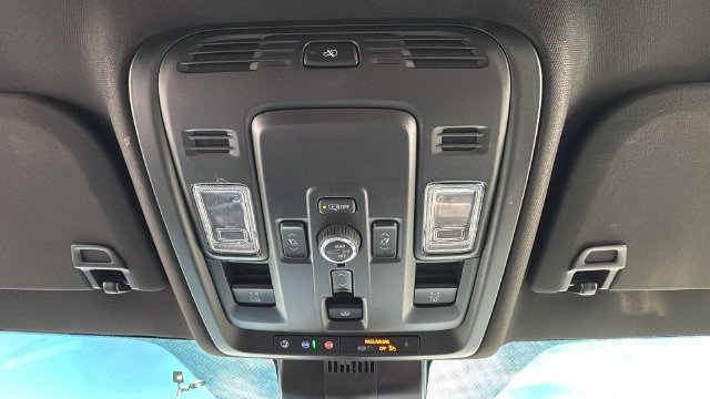 2025 GMC Yukon AT4 Ultimate - Photo 17