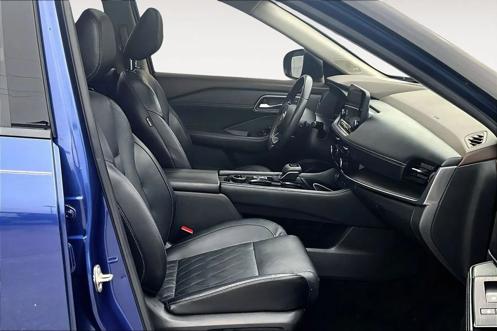 Certified Used 2021 Blue / Black Nissan Platinum image 6