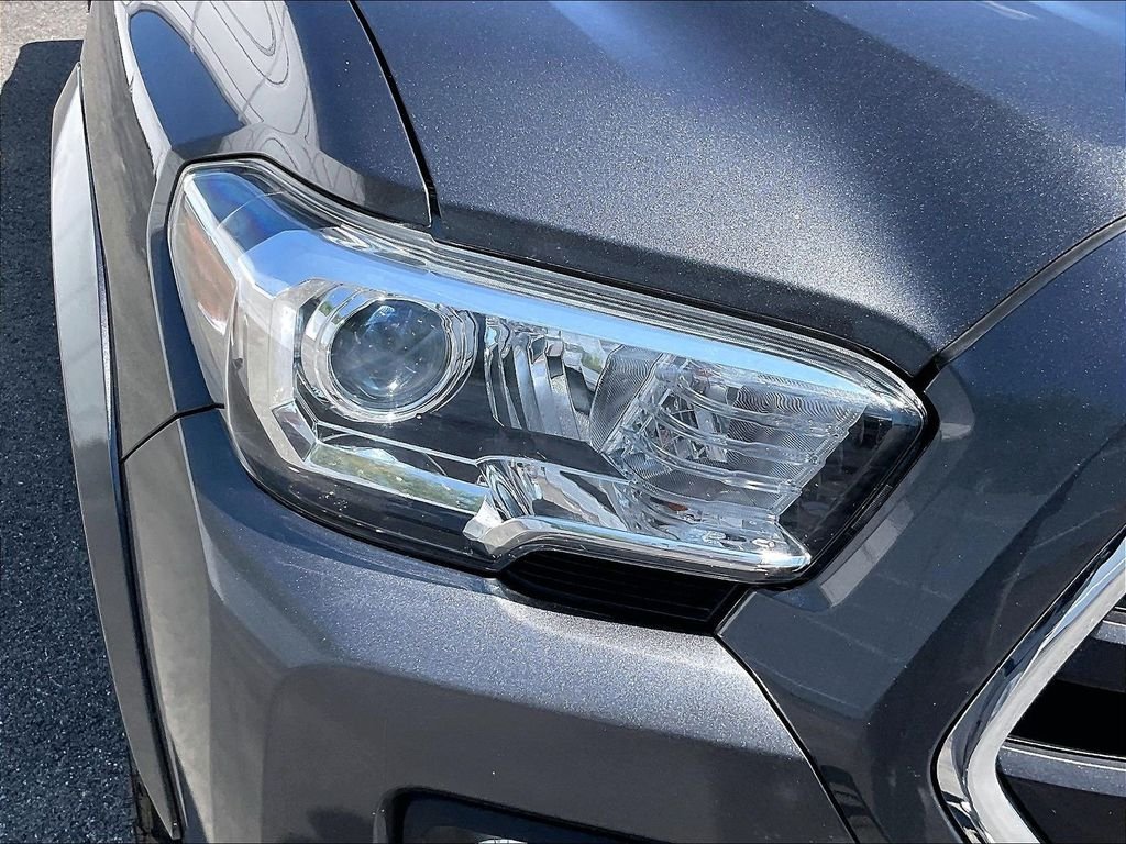 Used 2018 Magnetic Gray Metallic Toyota SR5 Double Cab 4x4 image 31