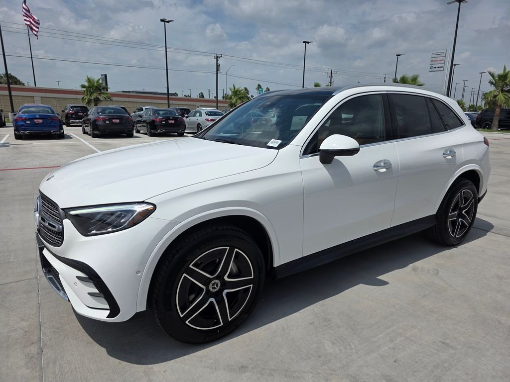 New 2026 Polar White Mercedes-Benz GLC 300 image 3